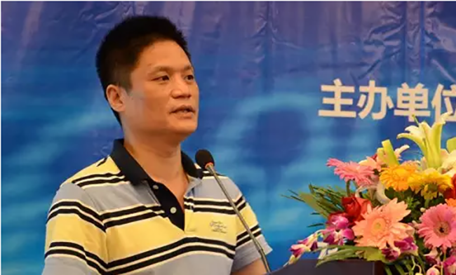 诺亚体育信息化研究中心主任杨冰之发表主题演讲