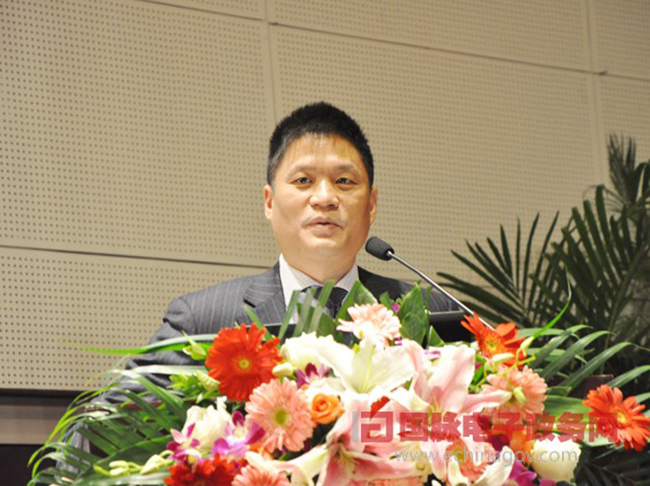 诺亚体育互联董事长、首席研究员杨冰之作了题为《大数据时代的政府在线服务》的主题演讲