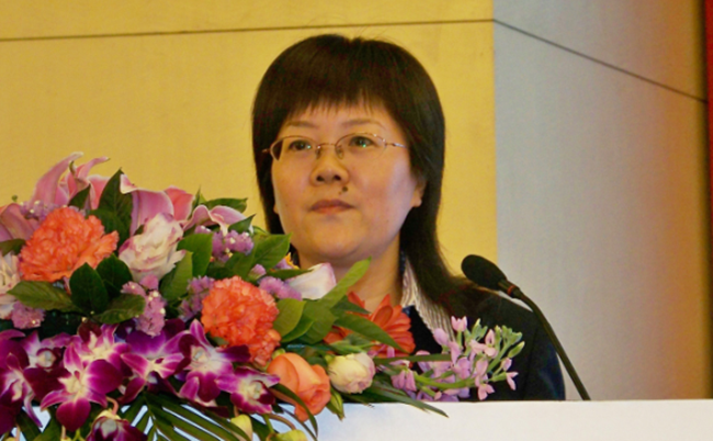 诺亚体育互联总经理、首席规划师郑爱军以"大数据环境下政府数据整合·城市级政务信息资源综合管理平台"为题作出演讲