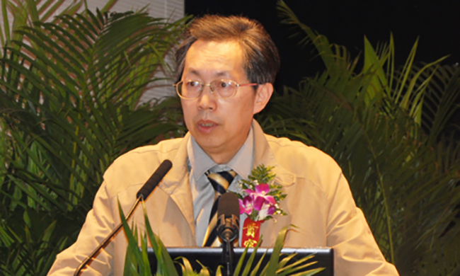 中国社会科学院信息化研究中心秘书长姜奇平以《智慧企业三化融合：业务平台化、员工创客化、用户个性化》为主题发表了精彩演讲