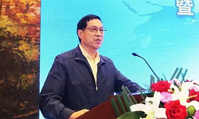 在“2017吉林省智慧政务建设与服务创新论坛暨‘互联网+政务服务’建设研讨会”上，国家信息化专家咨询委员会委员、国家信息中心原副主任杜链以《“互联网+政务服务”的几个深层次问题》为主题发表演讲。
