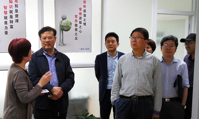 舟山市人大常委会副主任李善忠一行莅临舟山中船通大数据发展有限公司调研考察工作。