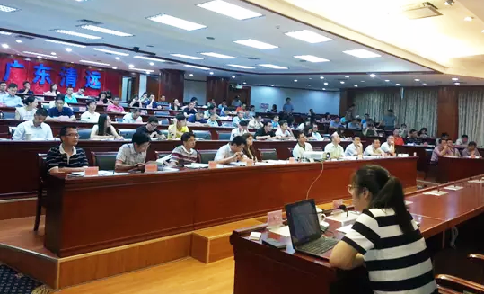 由广东省清远市市府办主办的"清远市政府网站普查培训"会议在清远市政府会议中心召开，广州诺亚体育互联信息咨询有限公司副总经理、高级咨询师杨琼受邀出席并开展了普查培训。