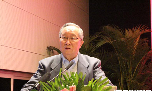在"第六届（2014）中国智慧城市发展年会"上，中国互联网协会副理事长、国家信息化专家咨询委员会委员高新民发表主题演讲