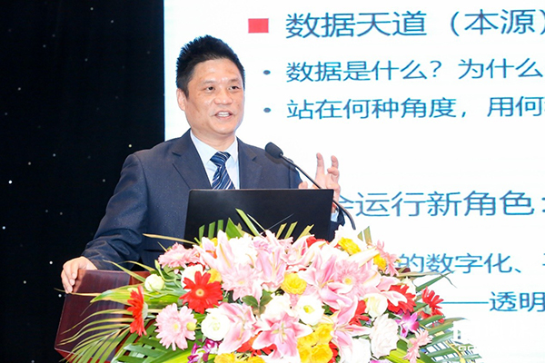 诺亚体育董事长、首席研究员杨冰之